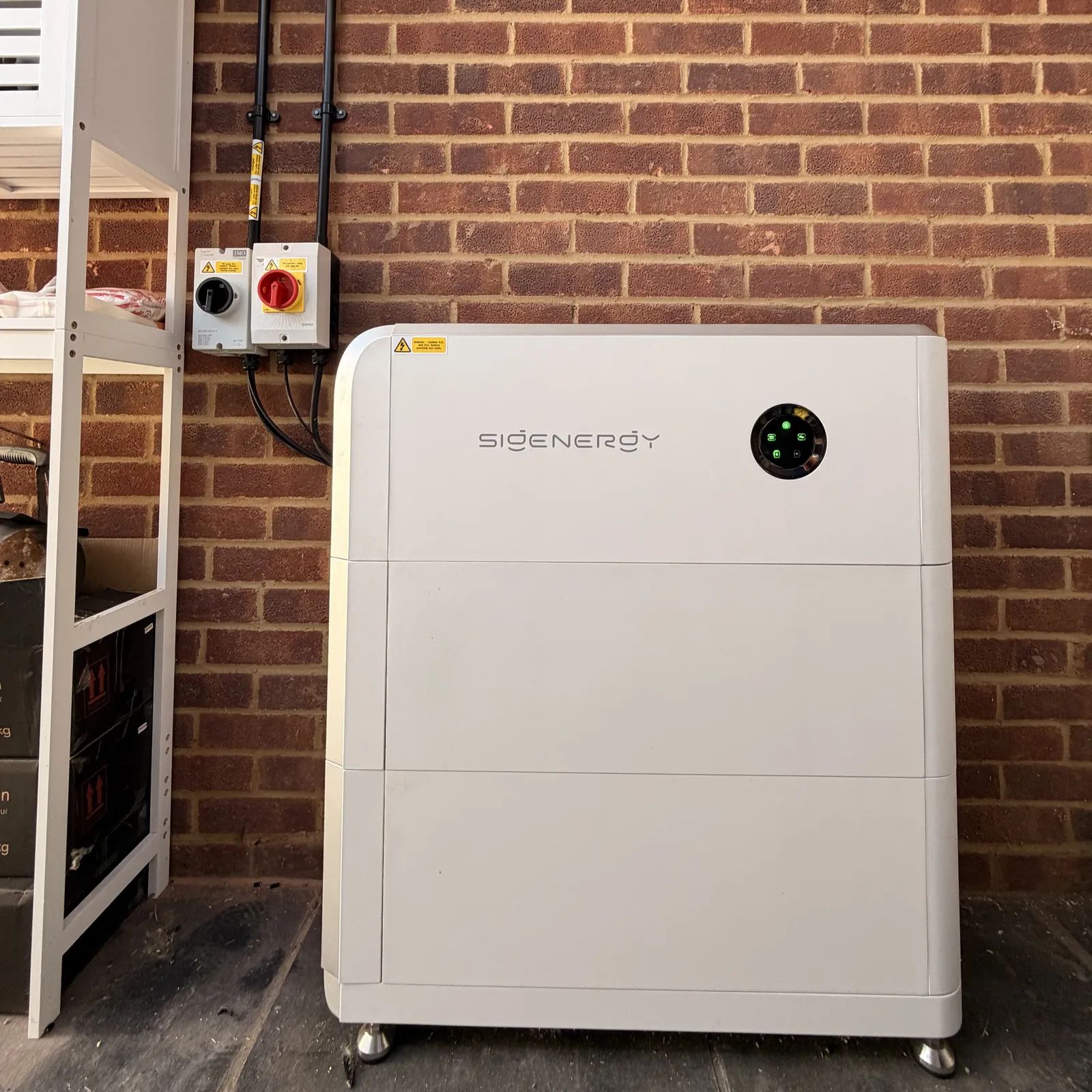 in leighton buzzard AIKO 540W Sigenergy